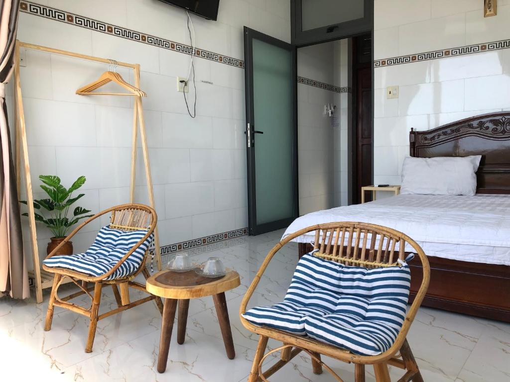 Phòng tại khách sạn Hoàng Phú đầy đủ và tiện nghi