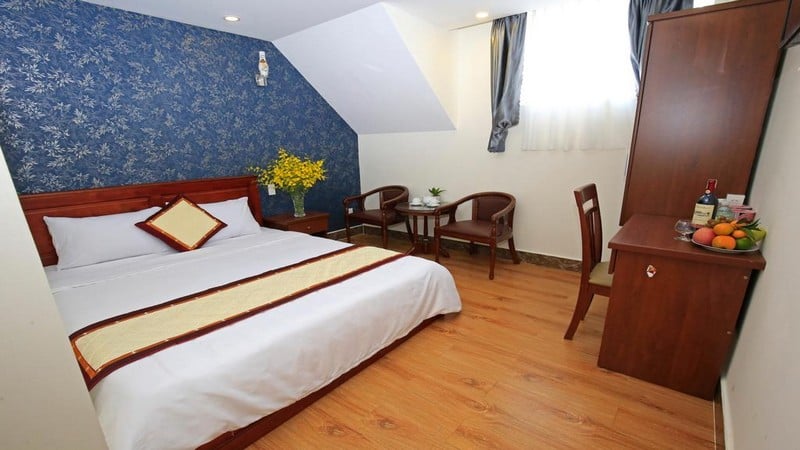 Phòng ngủ với thiết kế đơn giản tại khách sạn Lưu Ly