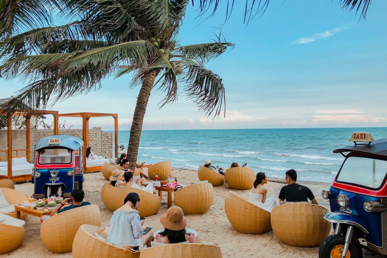 Chameleon Beach Bar Dance - Cafe là một trong những quán đẹp nhất Phan Thiết 