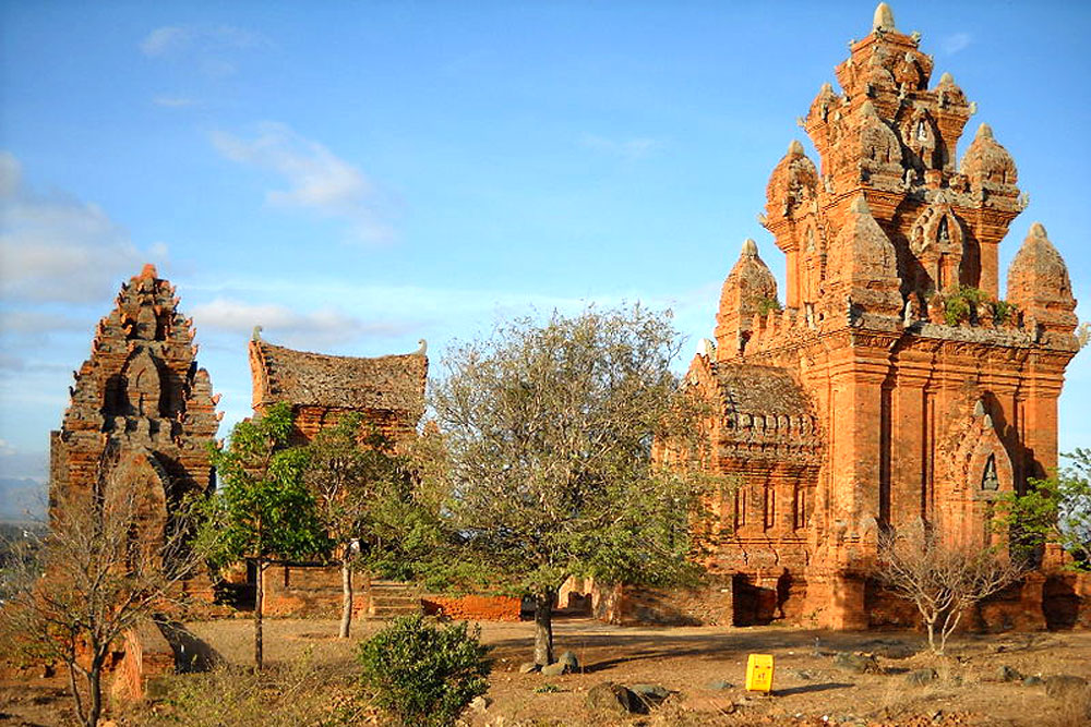 Temple Poklong - Moh Nai di tích lịch sử lâu đời 