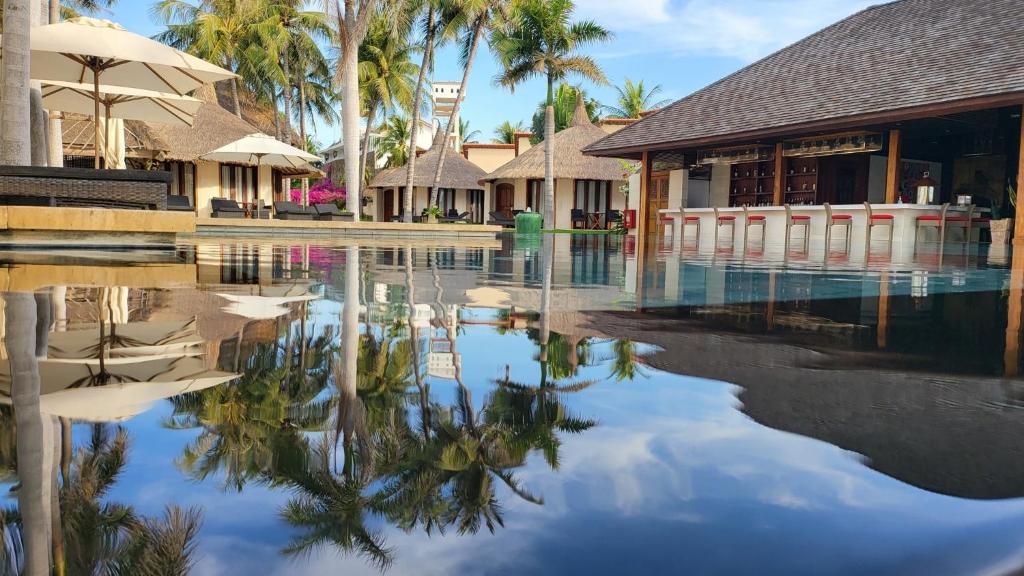 Sunsea Resort nằm tại vị trí trung tâm và gần bờ biển ở Mũi Né