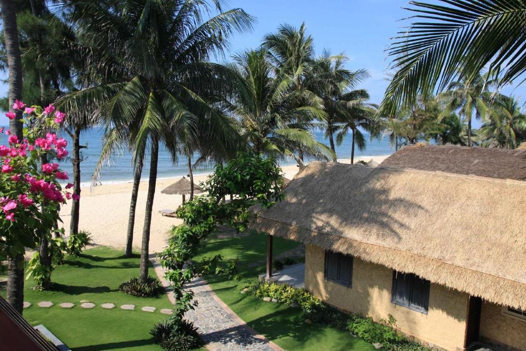 Bamboo Village Beach Resort & Spa, Mũi Né nằm sát bờ biển 