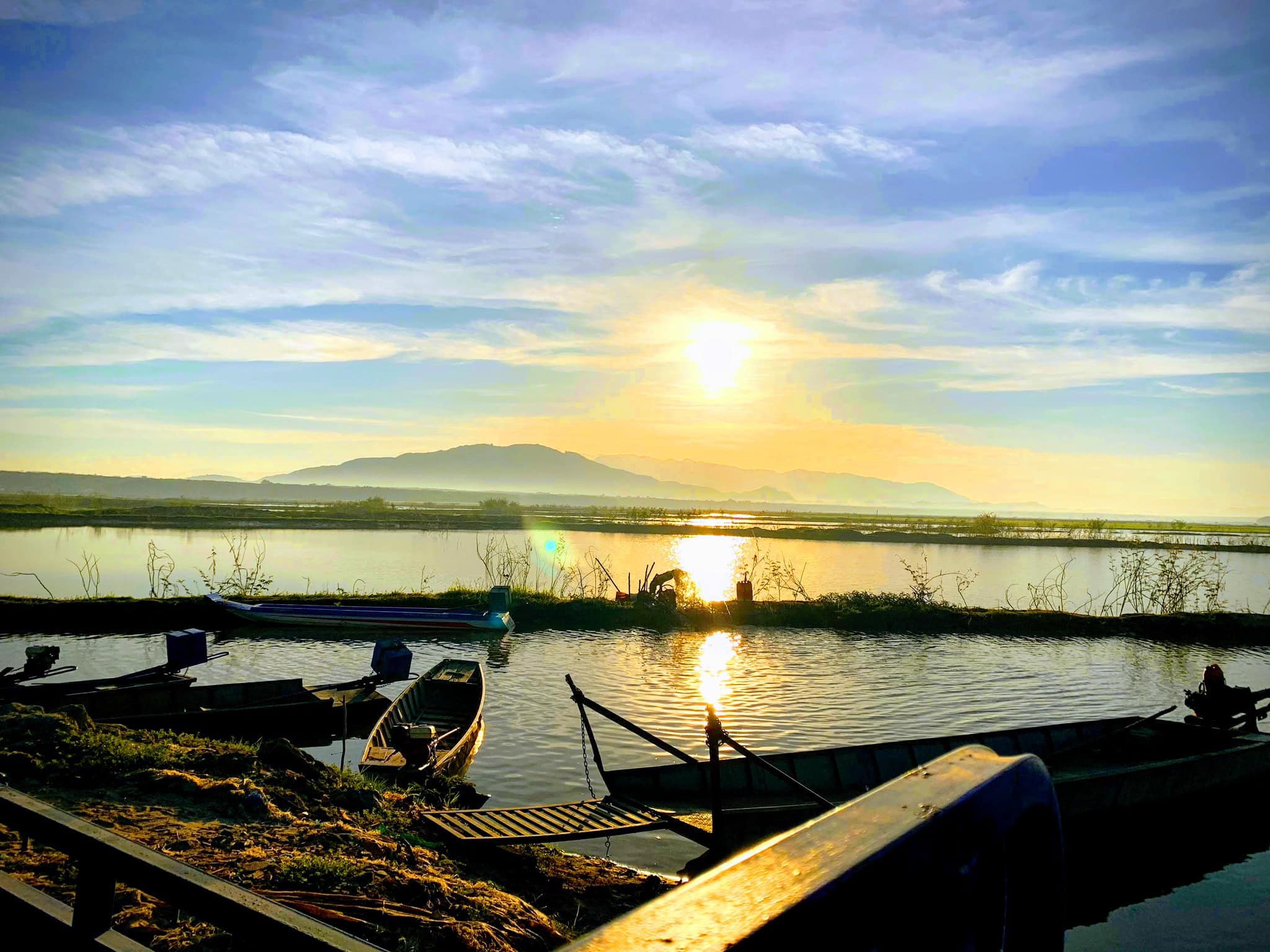 Hồ Biển Lạc là một điểm đến lý tưởng để thư giãn và tìm lại bình yên