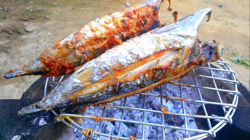 Cá tươi được chế biến theo phương pháp nướng truyền thống