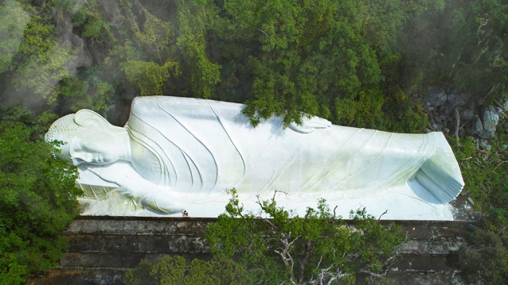 Tượng phật lớn nhất - nằm trên núi Tà Cú