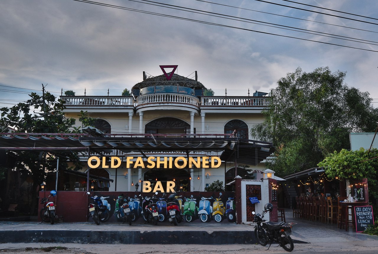 Old Fashioned Bar là một điểm đến tuyệt vời cho những người yêu thích nhạc sống