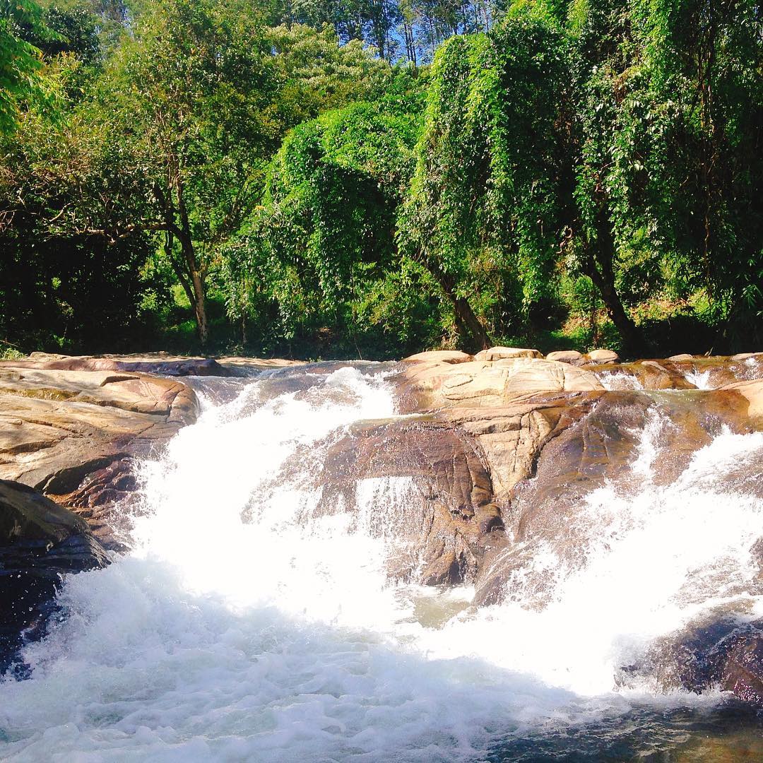 Thác trượt Tà Pứa Bình Thuận dòng thác trắng xóa giữa trời xanh 